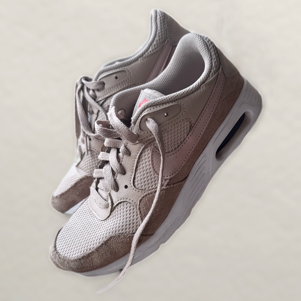 🩷Pink Nike trendy Sneakers🩷 (size 7.5 women’s)